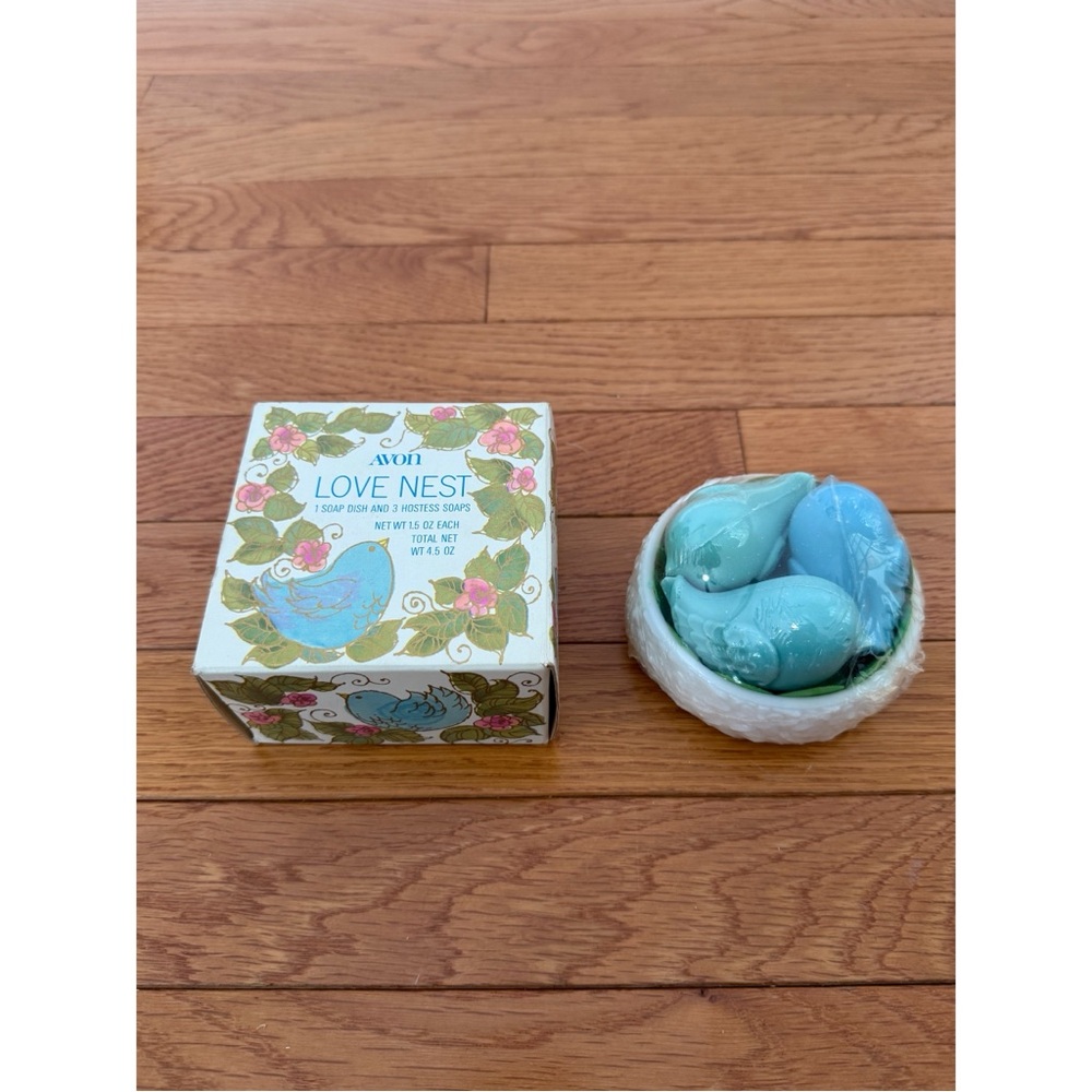 Avon Vintage 1972 Love Nest Milkglass Soap Dish & 3 Hostess Soaps - New in Box